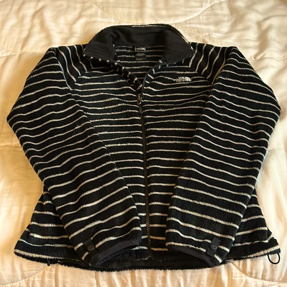 The North Face Woman’s Black & White Fleese zip up jacket XS like new condition